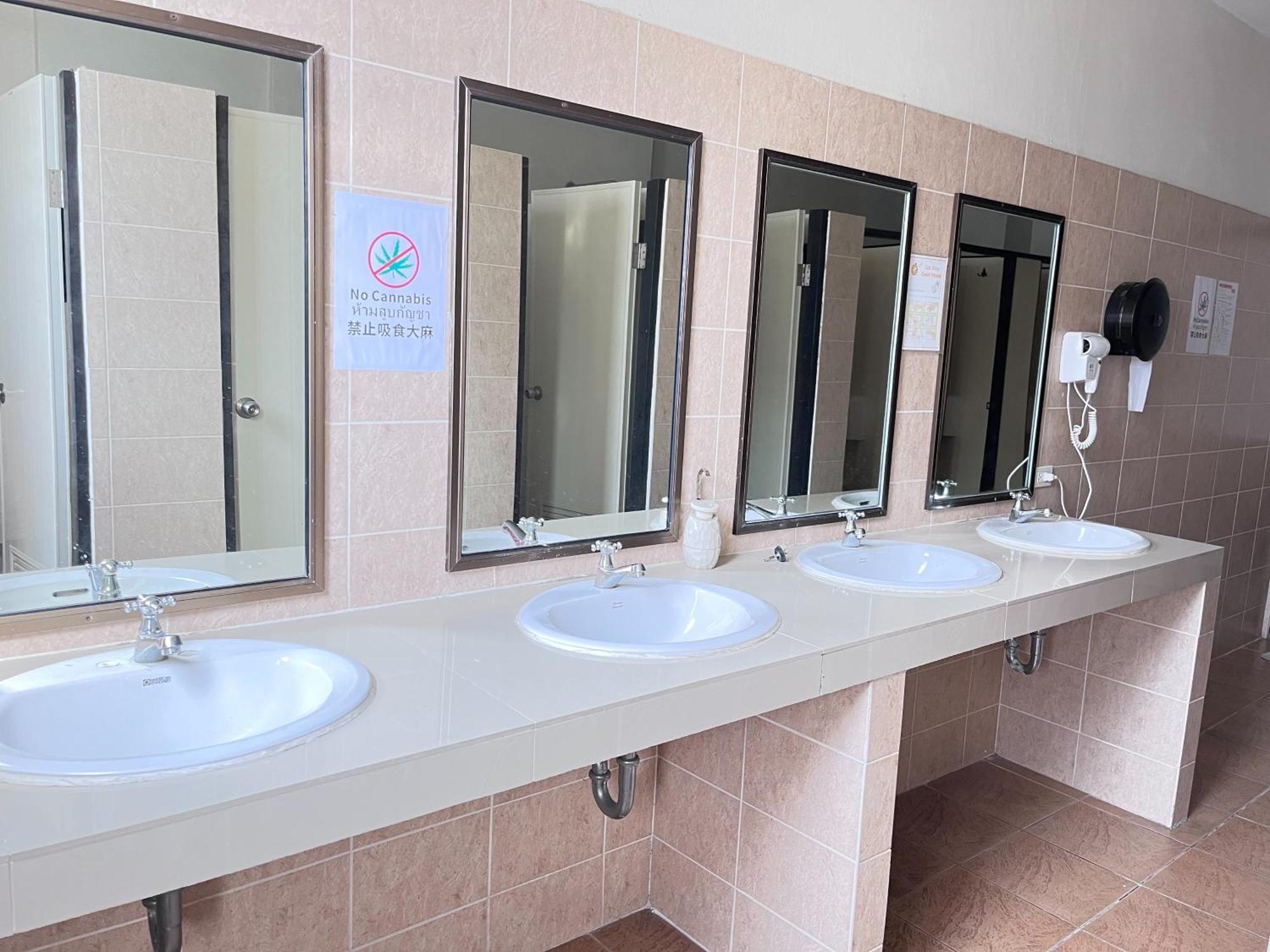 Lub Sbuy Hostel Phuket Eksteriør bilde